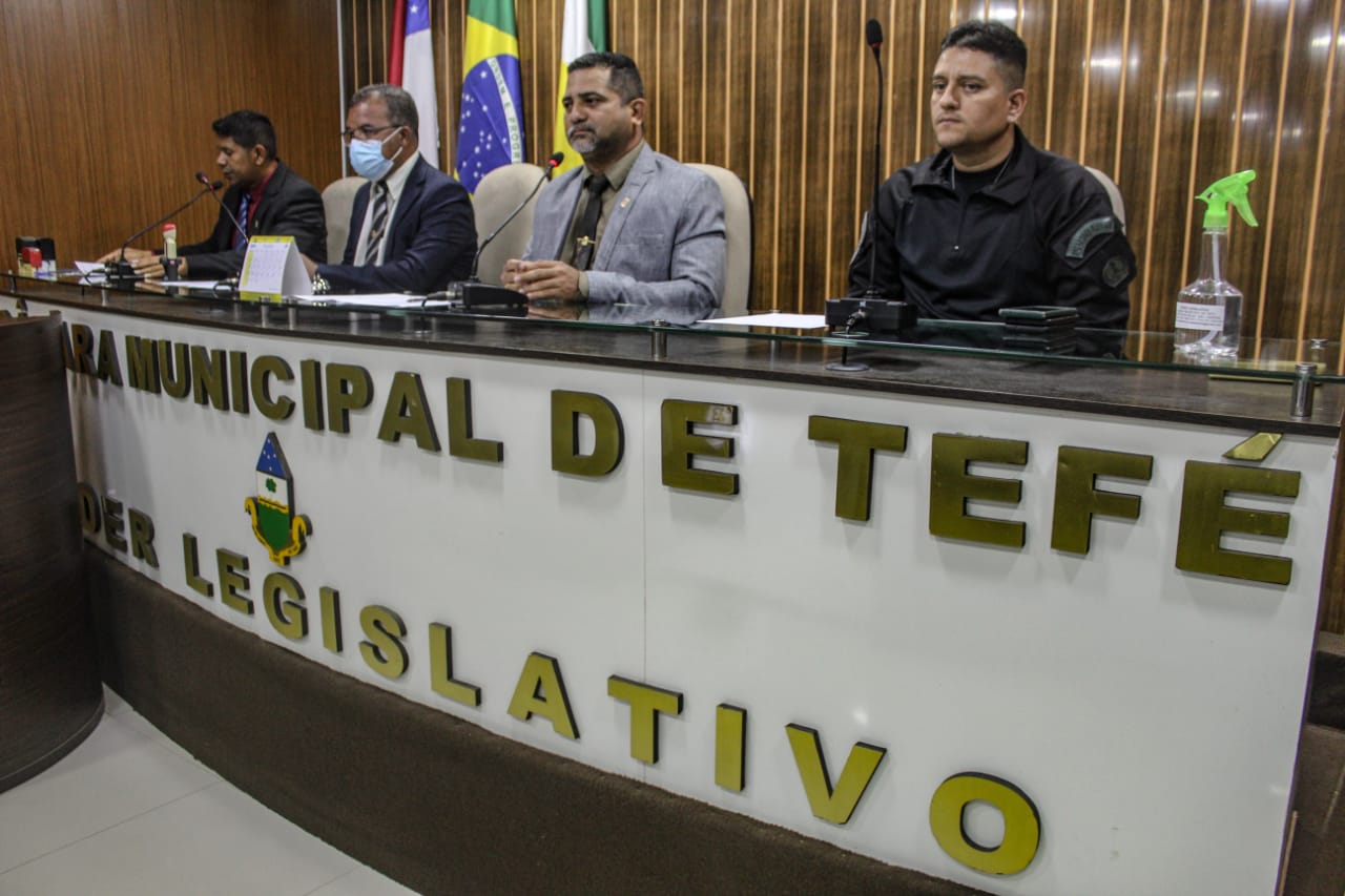 Câmara Municipal de Tefé recebe o Delegado de Polícia Civil.