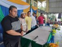 Vereadores participam da entrega de cartões e cestas básicas de Auxílio Enchente, realizada pela Prefeitura Municipal de Tefé, de iniciativa do Governo do Estado do Amazonas.